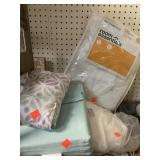 Bedding & accessories.