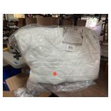 White Bed Spread (Full/Queen?)