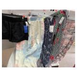 5pc mixed lot.  Shorts Med. Sweat pants. Sm.
