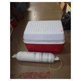 Rubbermaid 37 Cooler & Protective  Booey