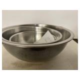 3pc set metal mixing bowls.
