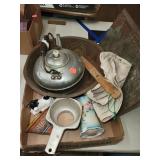 Miscellaneous Flat of Vintage Items