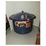 Blue Enamel Canner & 6 Quart Jars