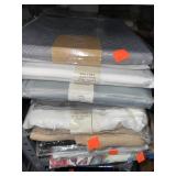 Lot of 10 table cloths. Oval & Round. 1 vinyl.