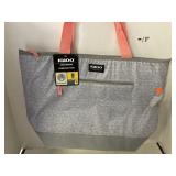 IGLOO Cooler Bag. Holds 30 cans.