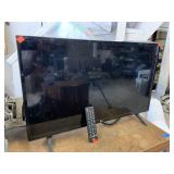 LG TV 32 inch w/ remote