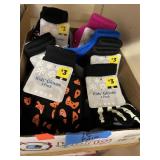 18 pairs kids gloves.