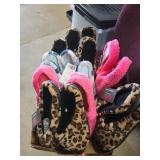 Lot of 8 Pairs Ladies Slippers Ranging in Sz 6-7