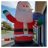 Santa Claus Inflatable Yard Decor / Blow Up