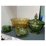 Amber bowl & green glass pieces. Incl. covered