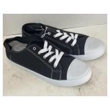 1 pr ladies shoes. Size 10.