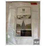 Tablecloth. 70x104. Wamsutta