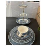 Royal Currier and Ives Blue White 1 table s