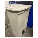 Rubbermaid Trash Can