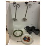 Mixed lot. Wall sconces. 2 AVON plates. 4 mugs.