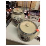 2 home and garden pots with lids