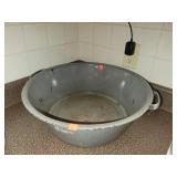 Enamel 2 Handled Basin