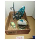 Flat of Decor Pieces