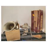 2 Cnt Vntg Meta Grinders