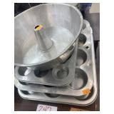 Muffin Tins & Bunt Pan