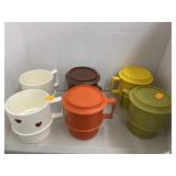 Lot of 6 Tupperware Mugs. 4 have covers/ lids