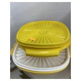 2 vintage Tupperware bowls w/ lids.