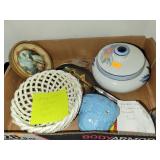 Flat of Misc Ceramic Basket/Vntg Candlewick