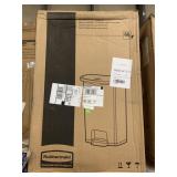 Rubbermaid slim Jim plastic step on container