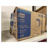 Box of Heavy Duty Paper Wipers