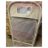 1 cnt Cushioned Folding Chair