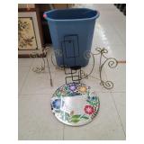 Lot of Decor/Trash Can & Easels