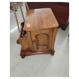 End Table W/ Attached Magazine Rack Approx 21 x