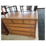 4 Drawer Dresser Approx 42 x 18 x 33 Inches