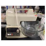 Oster mixer with 2 bowls
