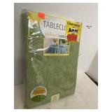 Indoor/Outdoor Round Tablecloth (70in)
