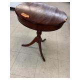 Vntg Round End Decorative Wooden TableApprox