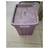 Rubbermaid Storage Tote