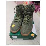 Ladies Puma Tennis Shoes  SZ 6