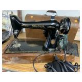 Singer Sewing Machine with Case with Key