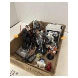 Group Lot Vintage Star Wars Action Figures, etc