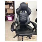Gaming / Office Chair (slide out rest broke)