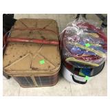 Vntg metal picnic basket, Pot and place wear