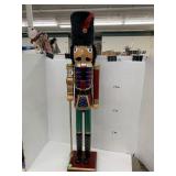 Nutcracker, Hat Broken