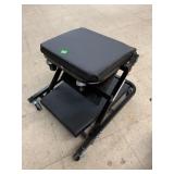 Stool / Creeper