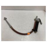 Tire inflator gauge w/ dual head chuck