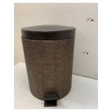 Trash can with Peddle