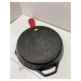 Lodge cast iron skillet with handle cover