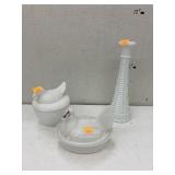 Vntg Milk glass vase and 2 chicken on nest