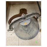 Vntg cast iron dinner bell and yoke