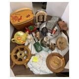 Vntg MCM Items, Hummel Figurine